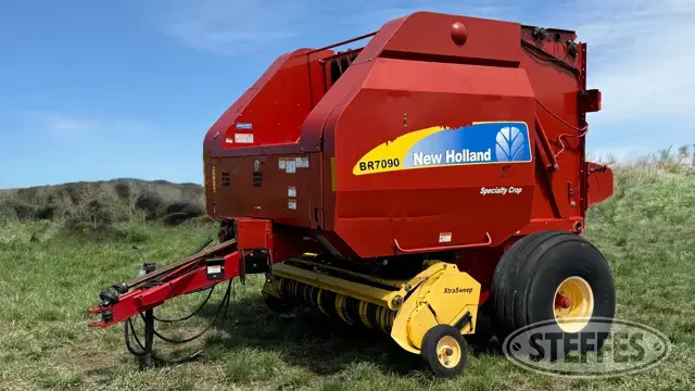 2013 New Holland BR7090