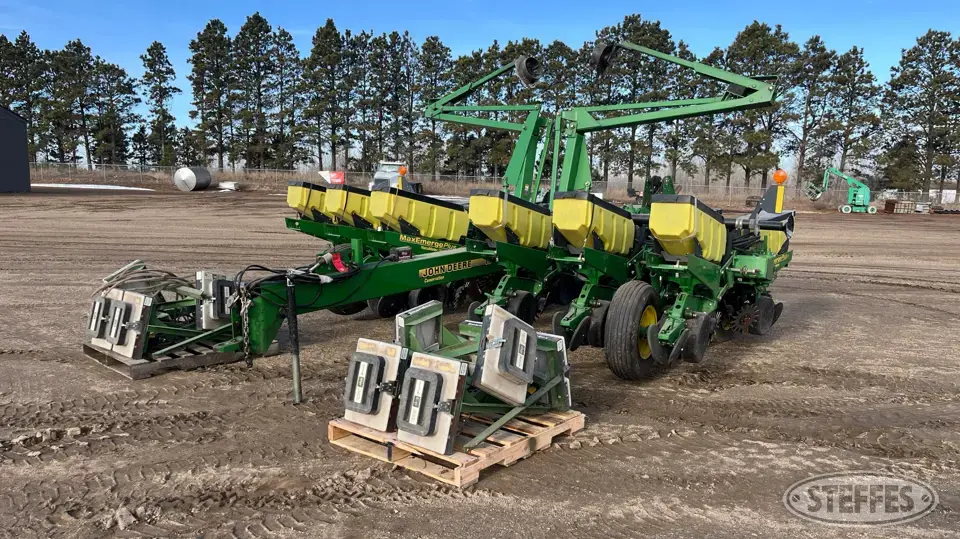 John Deere 1760 Conservation 12 or More Row Planter