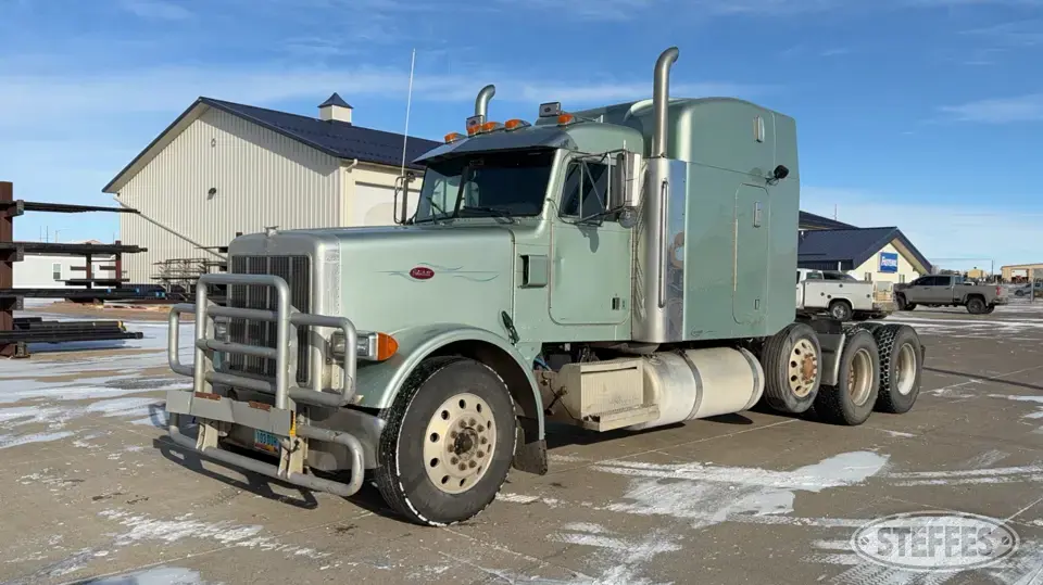 2005 Peterbilt 378 Conventional Truck with Sleeper