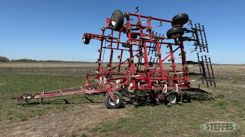 Wil-Rich Quad 5 Field Cultivator