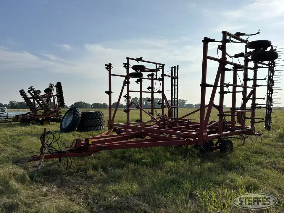 Case IH 4900 Field Cultivator