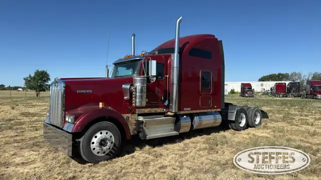 2022 Kenworth W900L