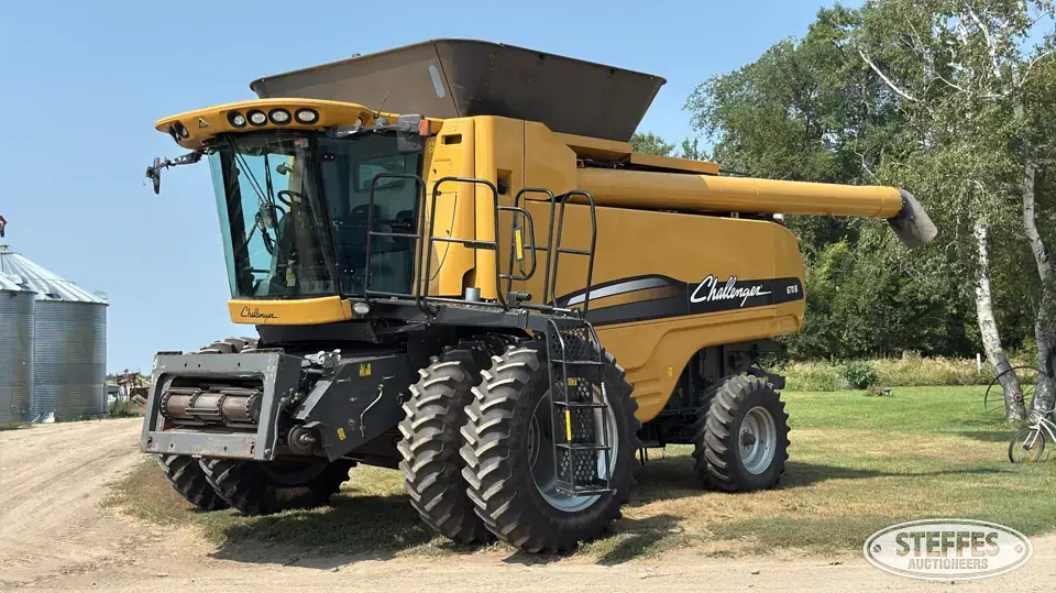 2009 Challenger 670B Combine
