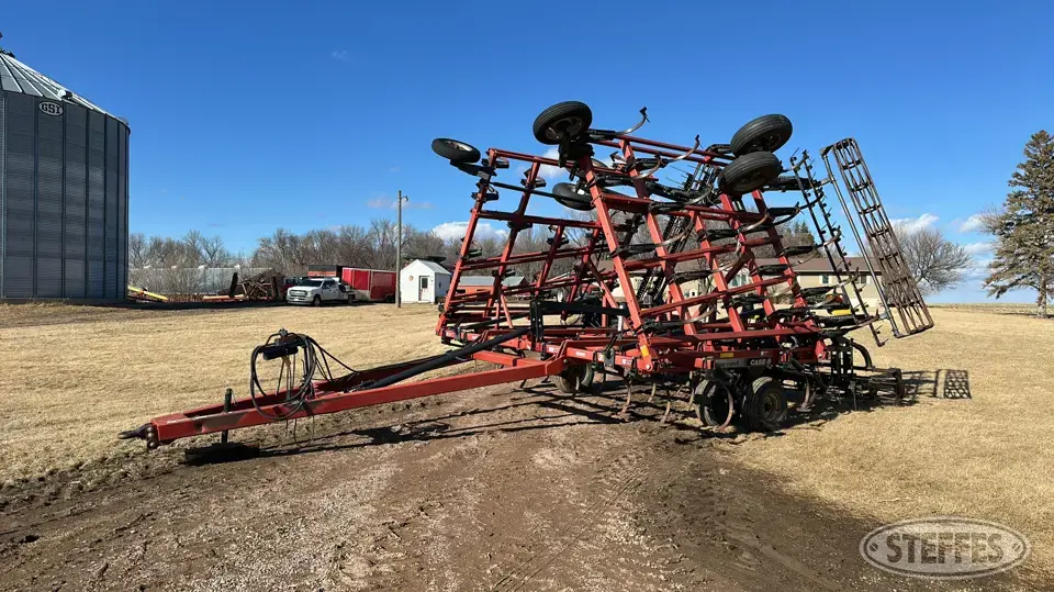 Case IH Tiger-Mate II Field Cultivator