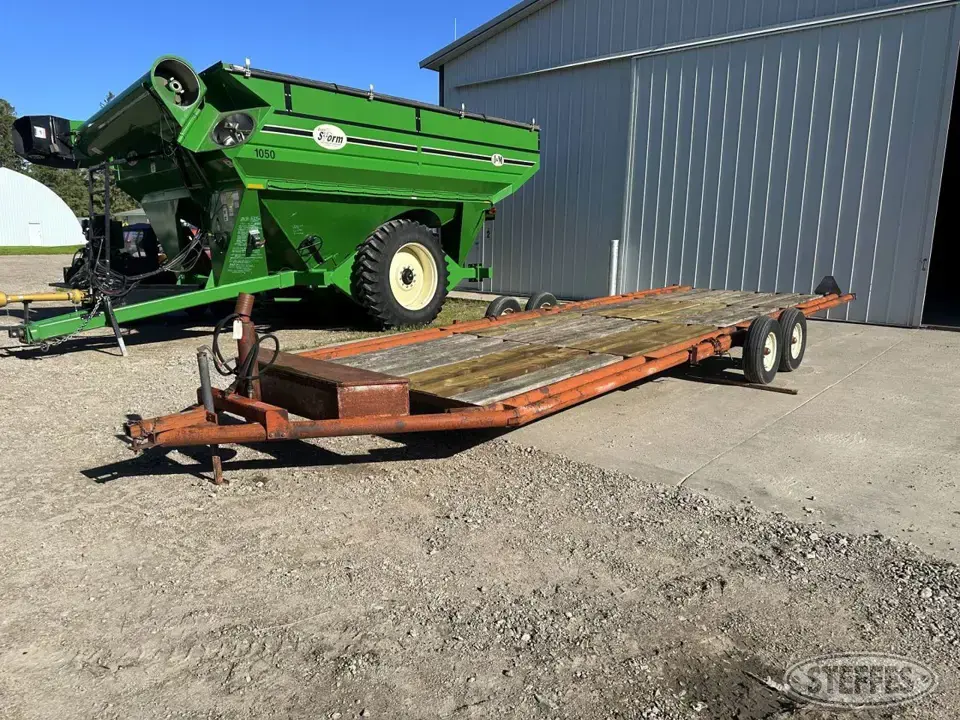 Donahue 828DP Flatbed Trailer
