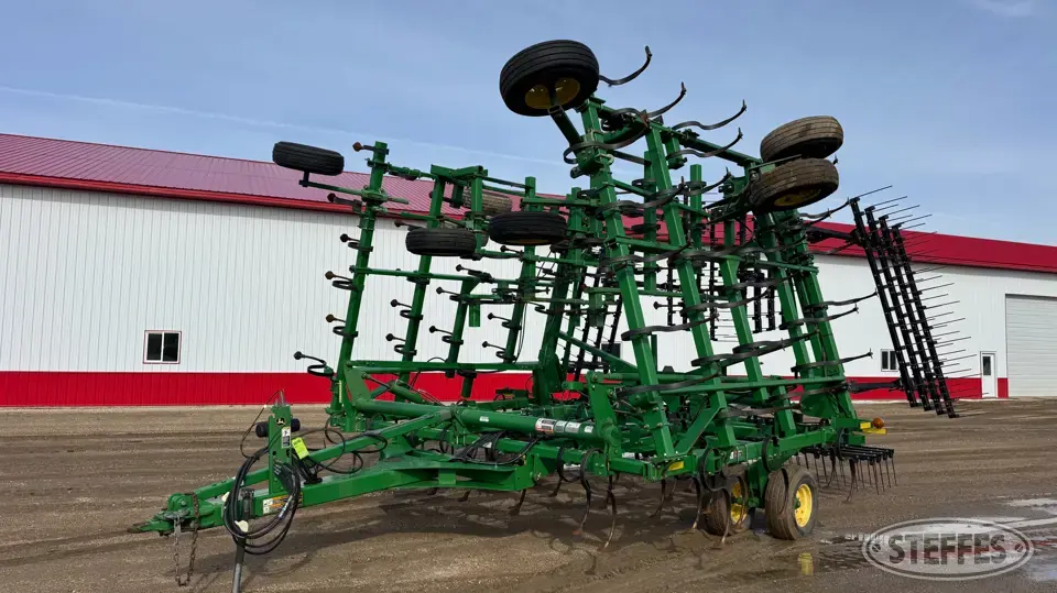 2011 John Deere 2210LL Field Cultivator
