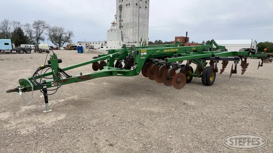 2008 John Deere 2700 Ripper