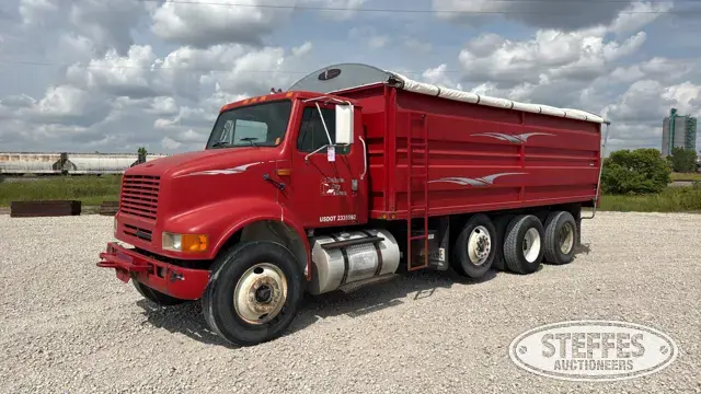 1995 International F-8100
