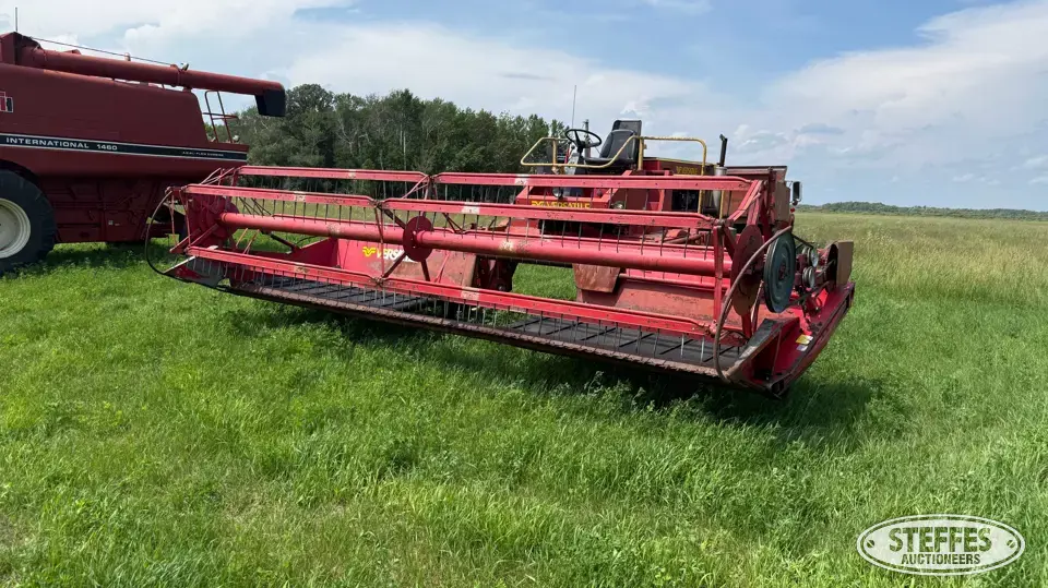 1980 Versatile 4400 Self-Propelled Swather