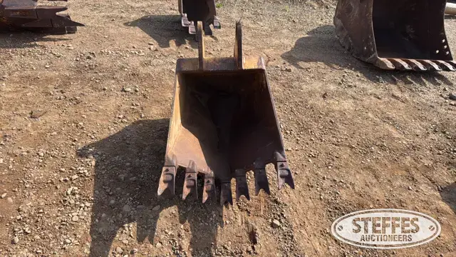 Hensley loader backhoe frost bucket