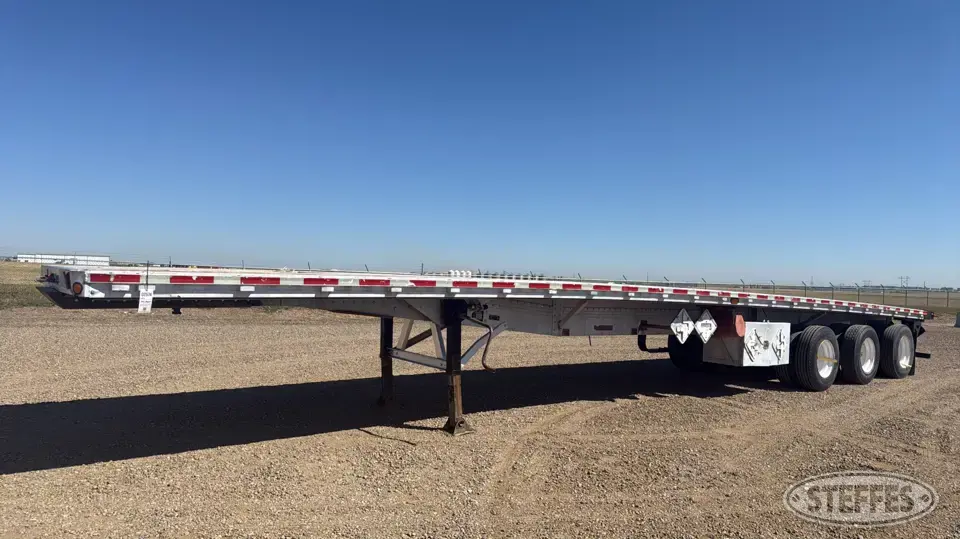 2001 Reitnouer Semi Flatbed Trailer