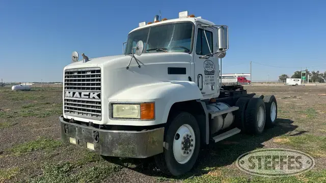 2000 Mack CH613