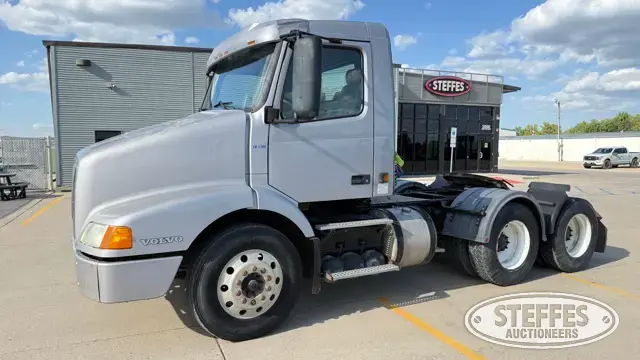 2002 Volvo VNM