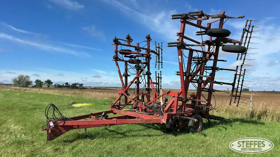 Case IH 5600 Chisel Plow