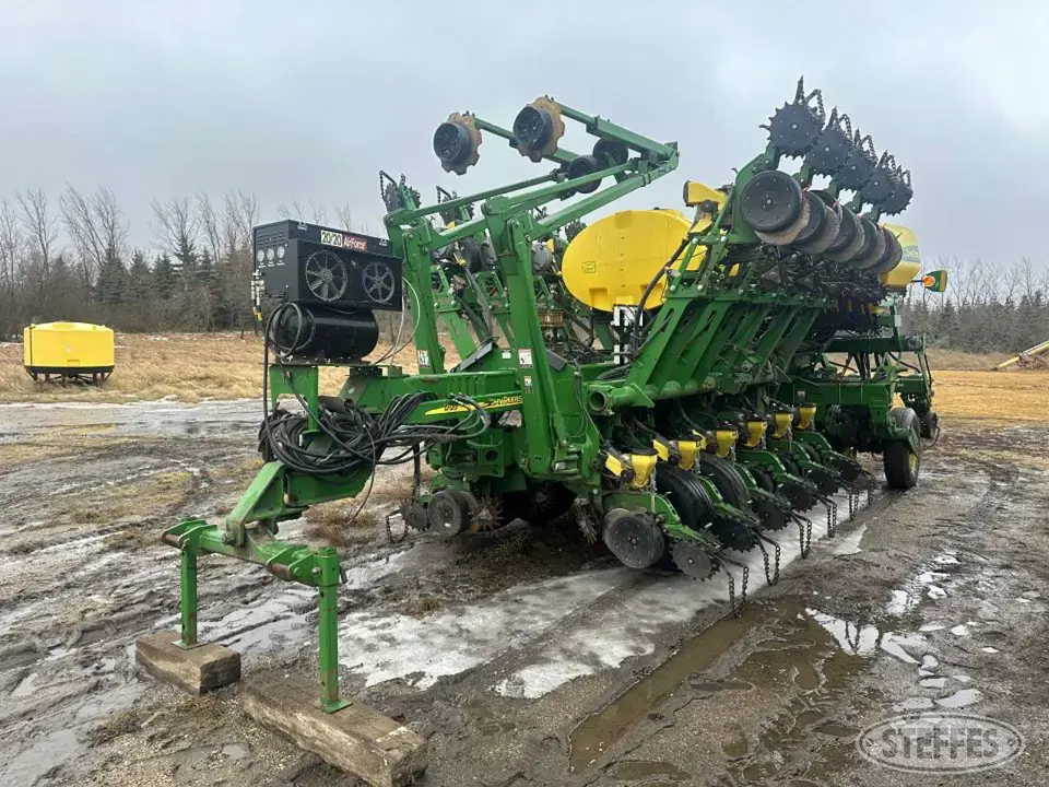 2005 John Deere 1790 12 or More Row Planter