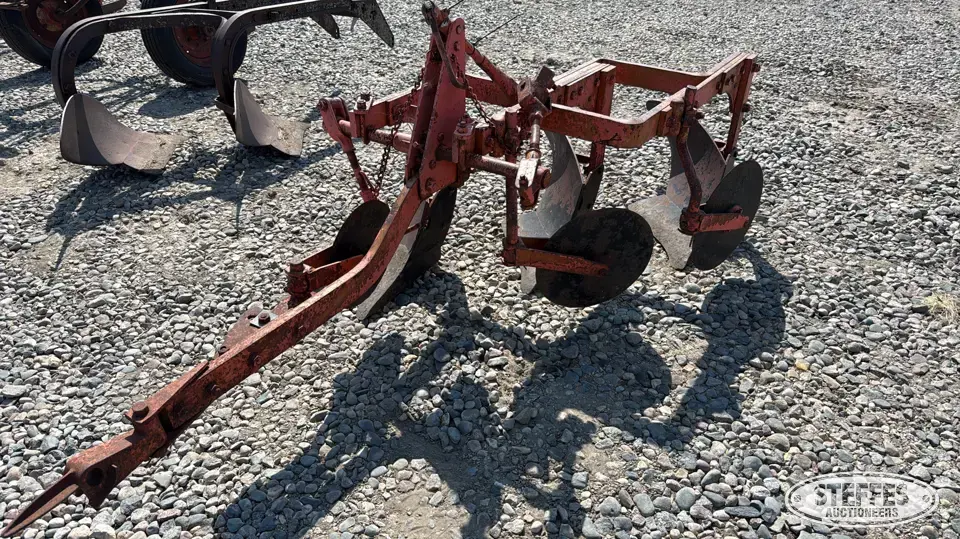 Allis-Chalmers 3-bottom plow