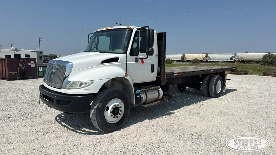 2016 International 4300 Flatbed Truck