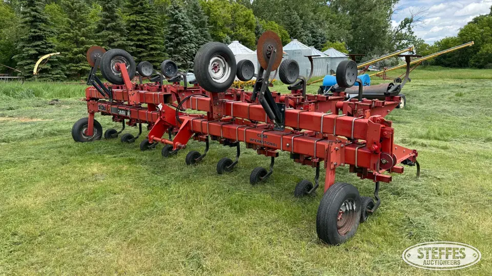 Case IH 1830 Row Crop Cultivator