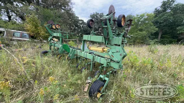 John Deere 85