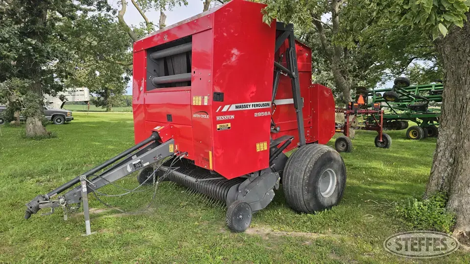 Massey Ferguson - Hesston 2956A Round Baler