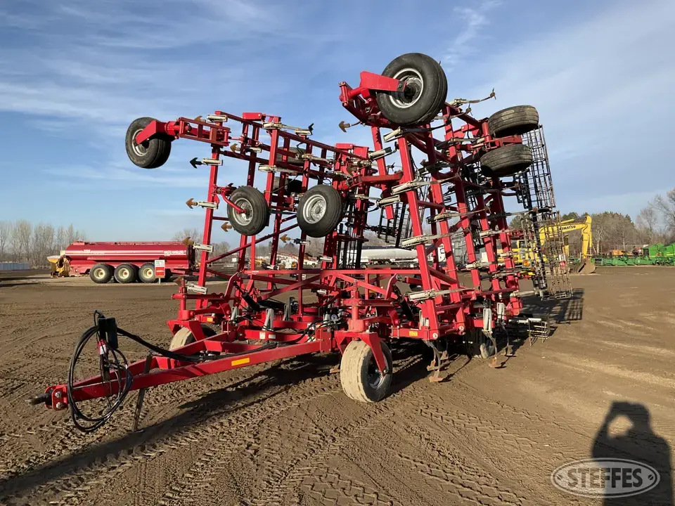 2013 Wil-Rich QX2 Field Cultivator