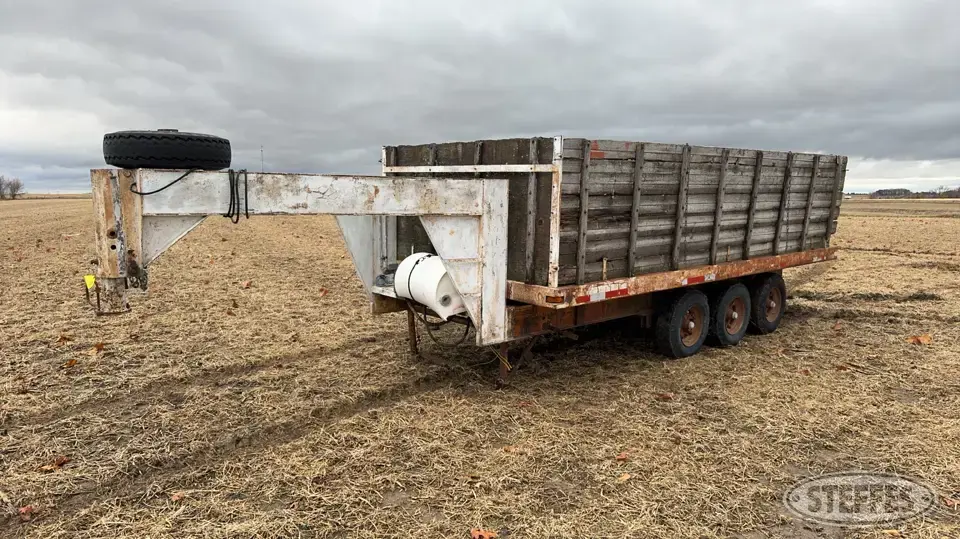 1972 Husky Gooseneck Dump Trailer