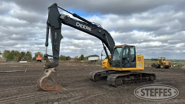 2014 Deere 225D LC