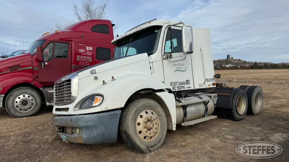 2007 Freightliner Columbia Conventional Truck without Sleeper