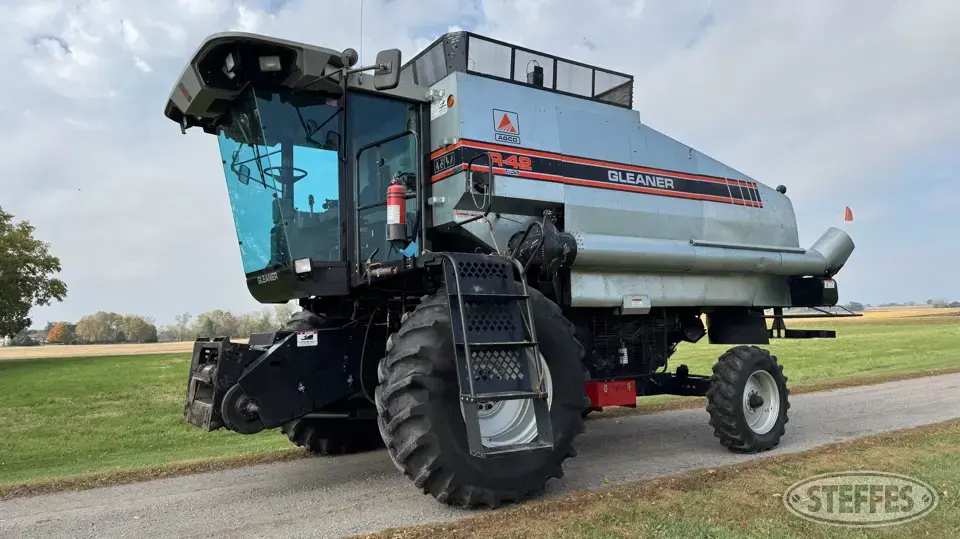 1994 Gleaner R42 Combine