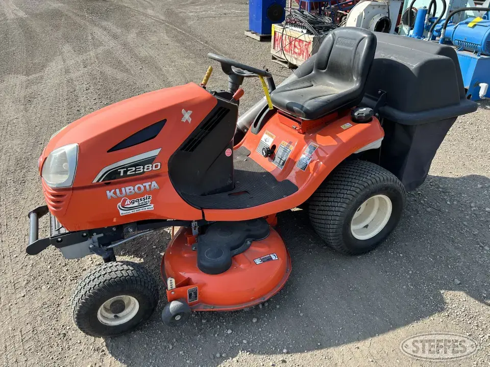 Kubota T2380 Lawn Tractor