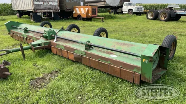 John Deere 220