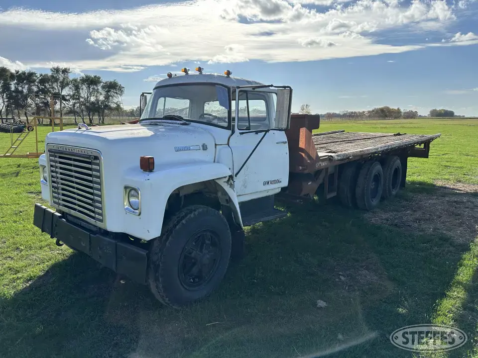 1975 International F18LDS Flatbed Truck