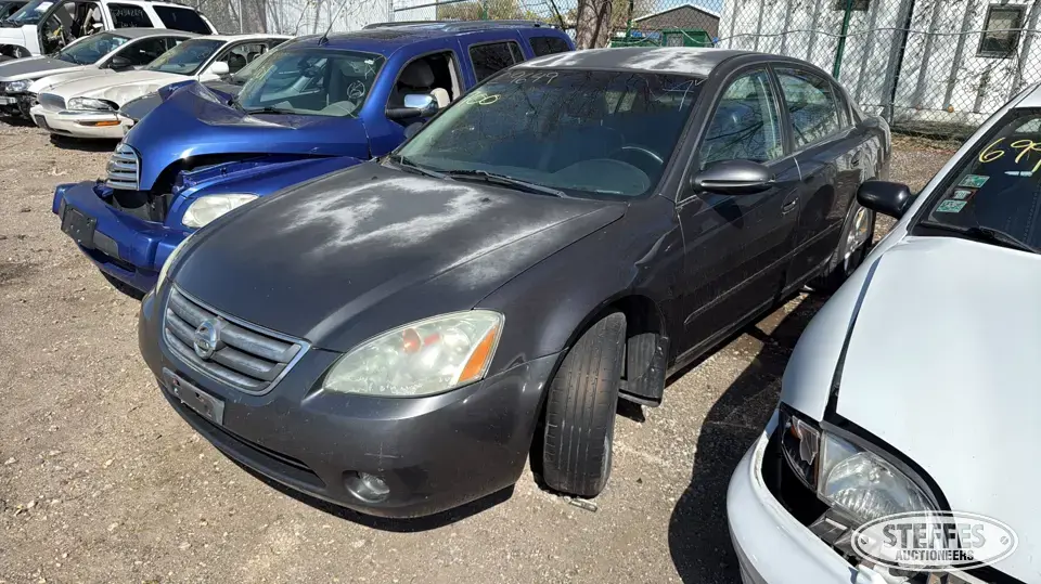 2004 Nissan Altima SL Car