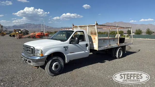 2003 Ford Super Duty F-550 XL