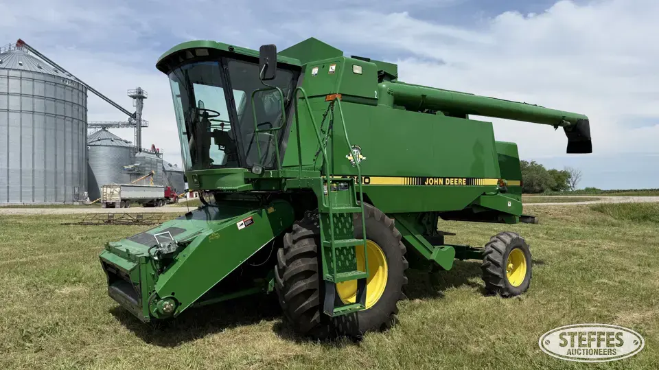 1997 John Deere 9600 Combine