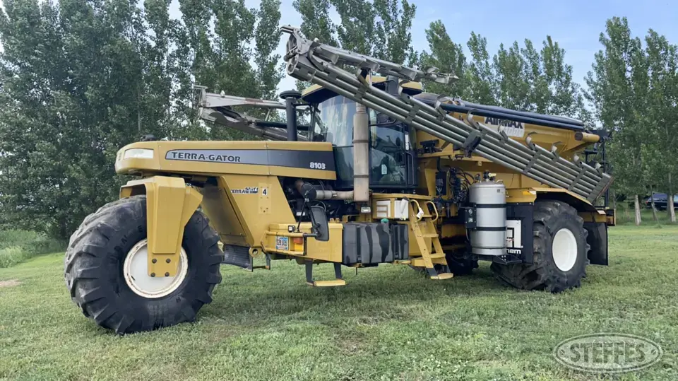 2004 Ag-Chem TerraGator 8103 Self-Propelled Dry Applicators-Spreaders-Floater