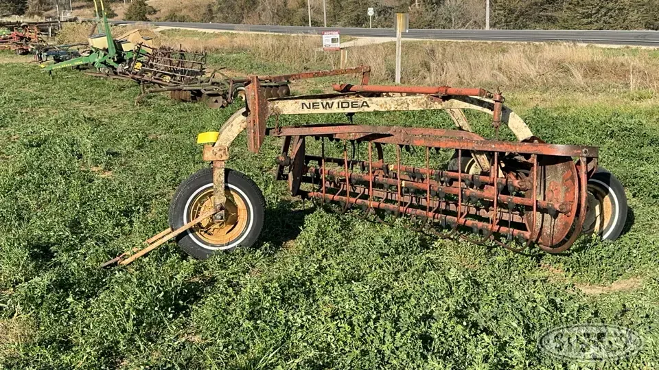 New Idea 403 Rake