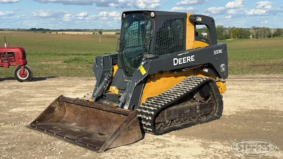 2015 Deere 333E Tracked Skid Steer
