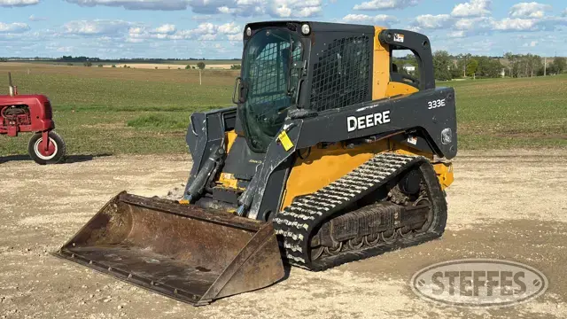 2015 Deere 333E