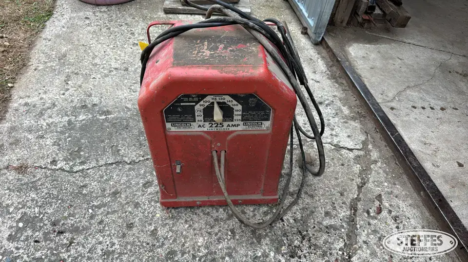 Lincoln Electric AC-225 Welding