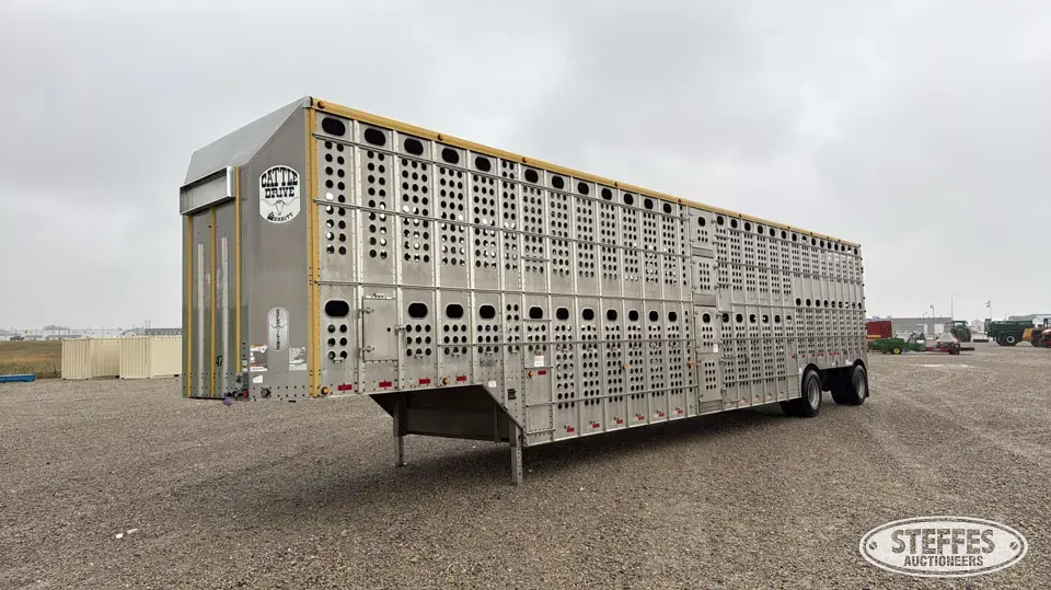 2014 Merritt Cattle Drive Gold Line Semi Livestock Trailer