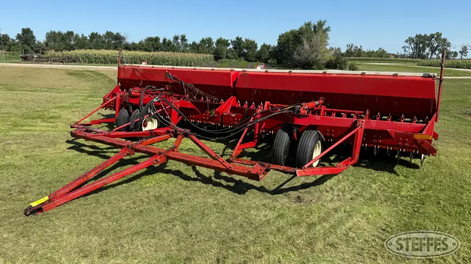 International 620 Press Drill