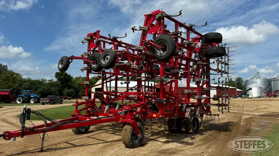 2015 Wil-Rich Quad X2 Field Cultivator