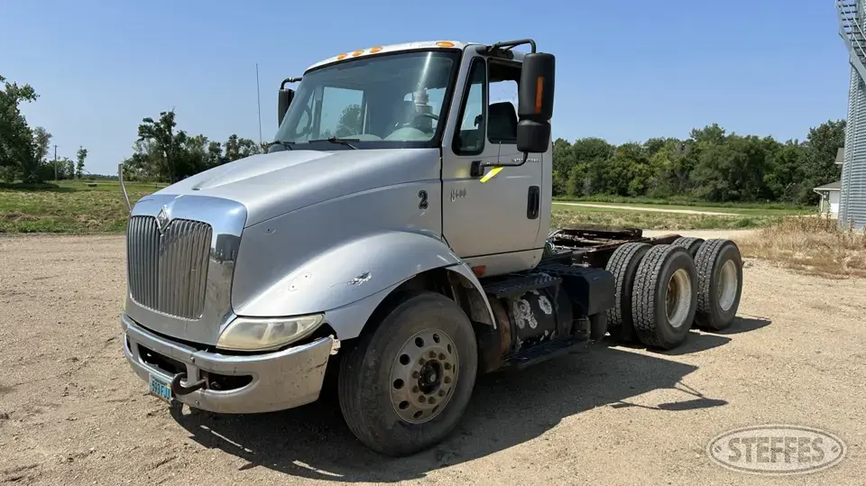 2005 International 8600 Conventional Truck without Sleeper