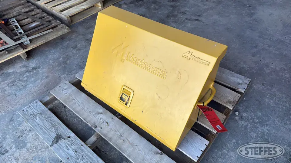 Montezuma Storage and Bench