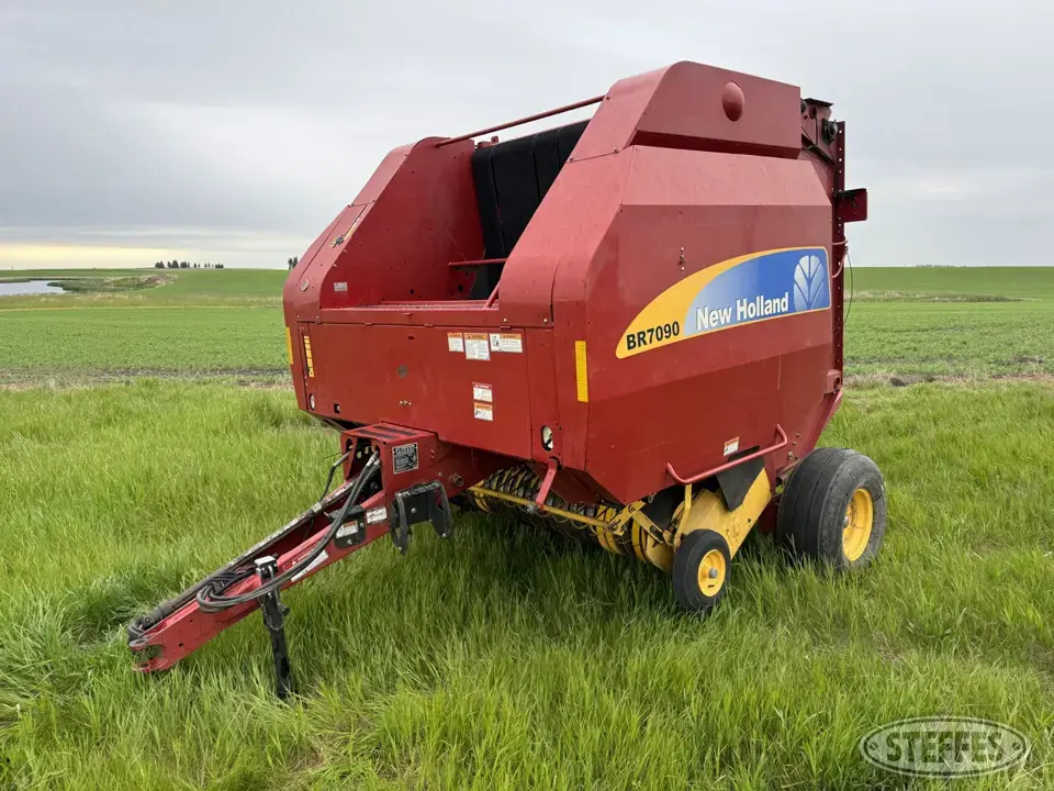 New Holland BR7090 Round Baler