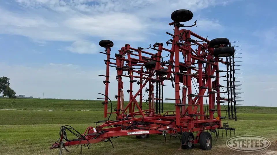 Case IH 4300 Field Cultivator