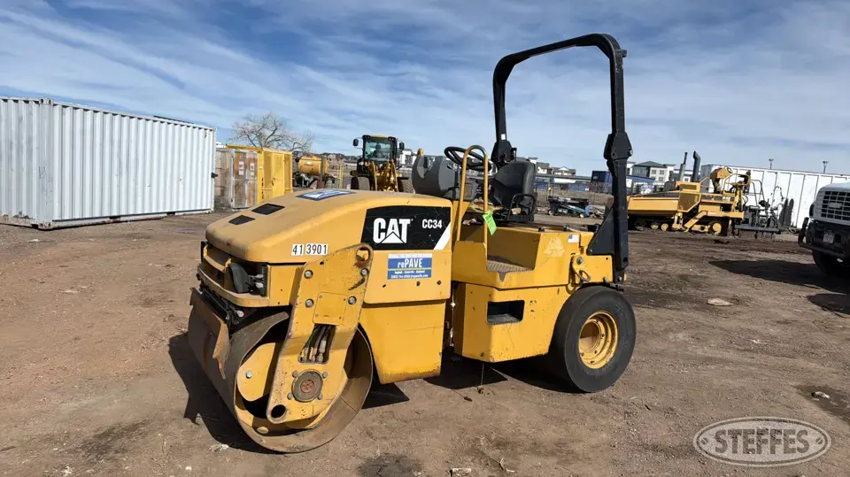 2013 CAT CC34 Self-Propelled Combination Compactor