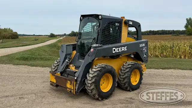 2013 Deere 332E