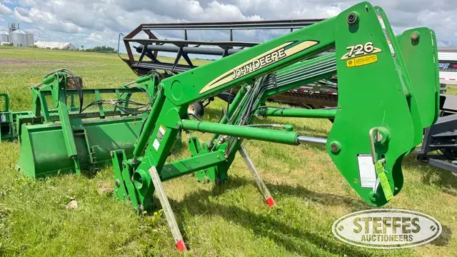 John Deere 726
